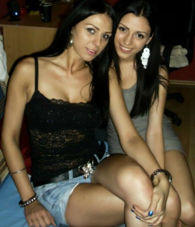 alter-ego-07:Five years ago. With my sis.She is so beautiful. ♥ 