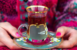 mbakeisy:  gomeme444:  Dina rababa’a   بدي اشرب شاي من هاي كاس