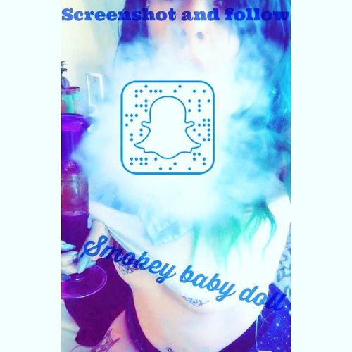 NOW ALSO Babydoll.420x for smoking related snaps 💚💨   Come join me! I’m on RIGHT NOW!   #alternative #bongbeauty #bud #cannabis #dermals #weed #ganjagirl #hippy #greenhair #highhopes #joints #kush #lace #model #mermaid #nature #nuckletattoos