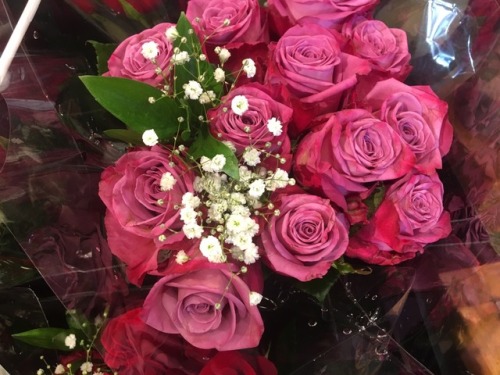 lesbiandaydream:i wanted to buy these roses for myself ://