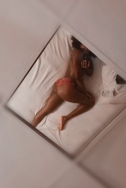 chocolategoddessxxx:Love this ceiling mirror xx (PM me about