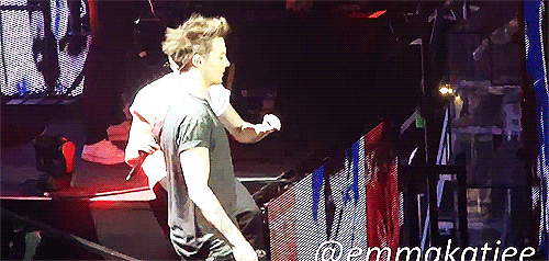 guydirectioners:  Louis dancing for Liam during Heart Attack. haha 