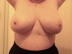 ladylovessex:  For most of my adolescent life, I loathed how crooked my breasts were. It was no doing of my own, several open heart surgeries altered the way my breasts grew once I hit puberty.  It has taken me years to actually let people look at them