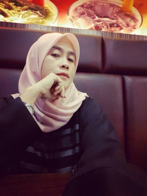 fotograf6789:Bini orang,suka scandle,dok muar,spe dekat ngn muar tu boleh lah try adjust bini orang 