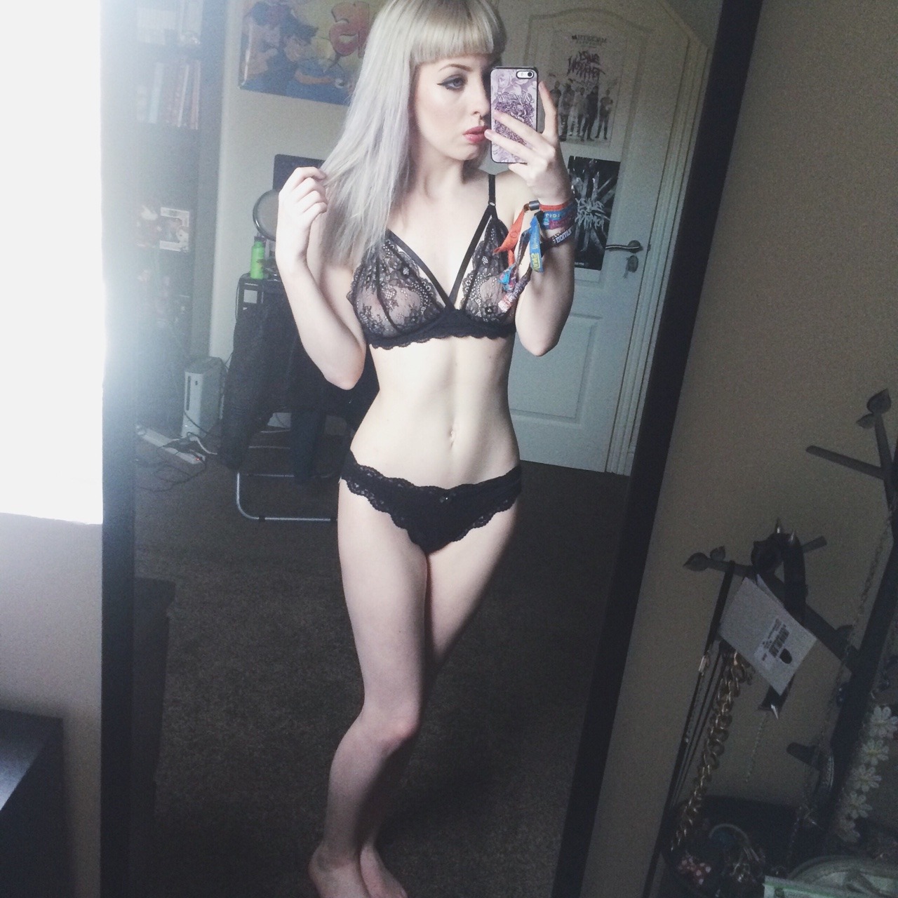 thewesternfr0nt:feeling kinda body confident todayDem hips though&hellip;. Unf.