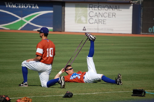 randyjockster:  Pre-game stretch  Like good Jocks