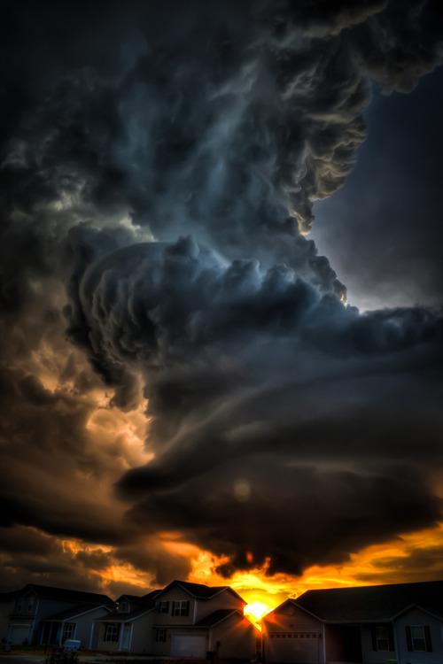 wowtastic-nature:  Freaky Clouds on a July adult photos