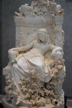 inosanteria:  Sleeping Beauty sculpture in the Berlin National Gallery  