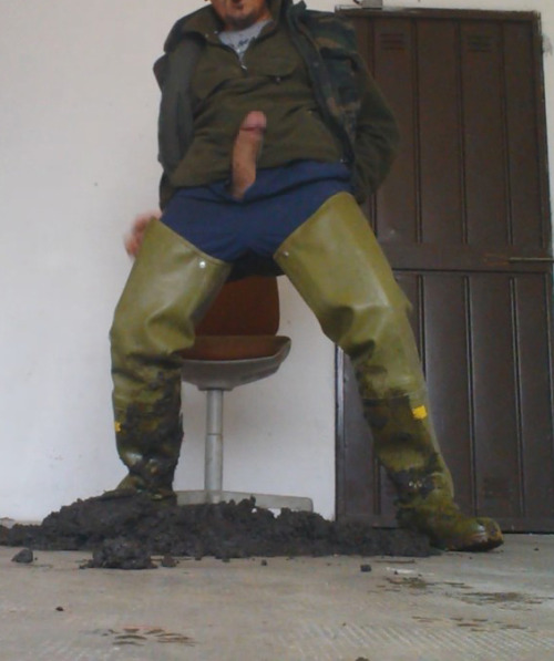 Fukkin hell I&rsquo;d love to be sitting on that wadered Dick&hellip; mmmmmm