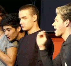 larrypinboard:  Niall singing into the tiny doll mic (x)