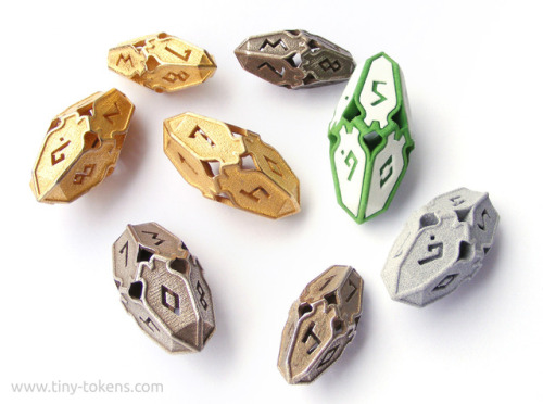 These are some more pictures of my dice designs inspired by the Amonkhet / Hour of Devastation sets 