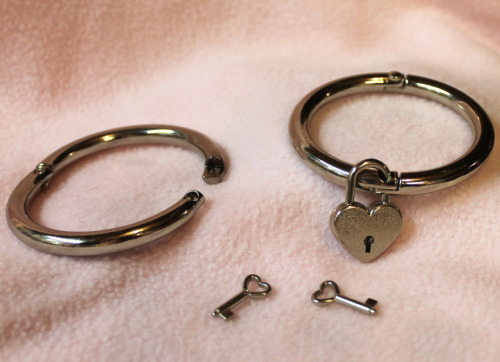 kittensplaypenshop:  People were wanting something gender neutral,something that isn’t flashy,and not always a collar but can represent the same thing…SO....Lockable bracelets! :3 will be added shortly <3 Fits 6”-7”