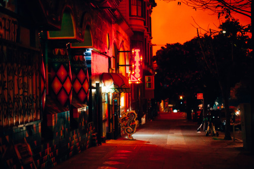 eroscestlavie: eroscestlavie: Business as usual despite a blood-soaked sky over Haight Street, San F