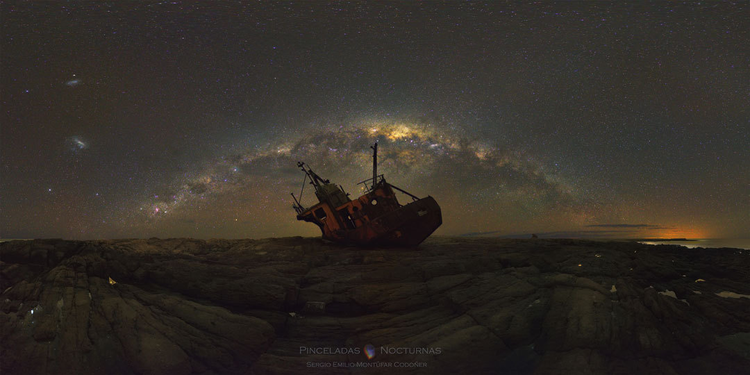 space-pics:  The Milky Way over an abandoned ship, Argentina. Photo credit: Sergio