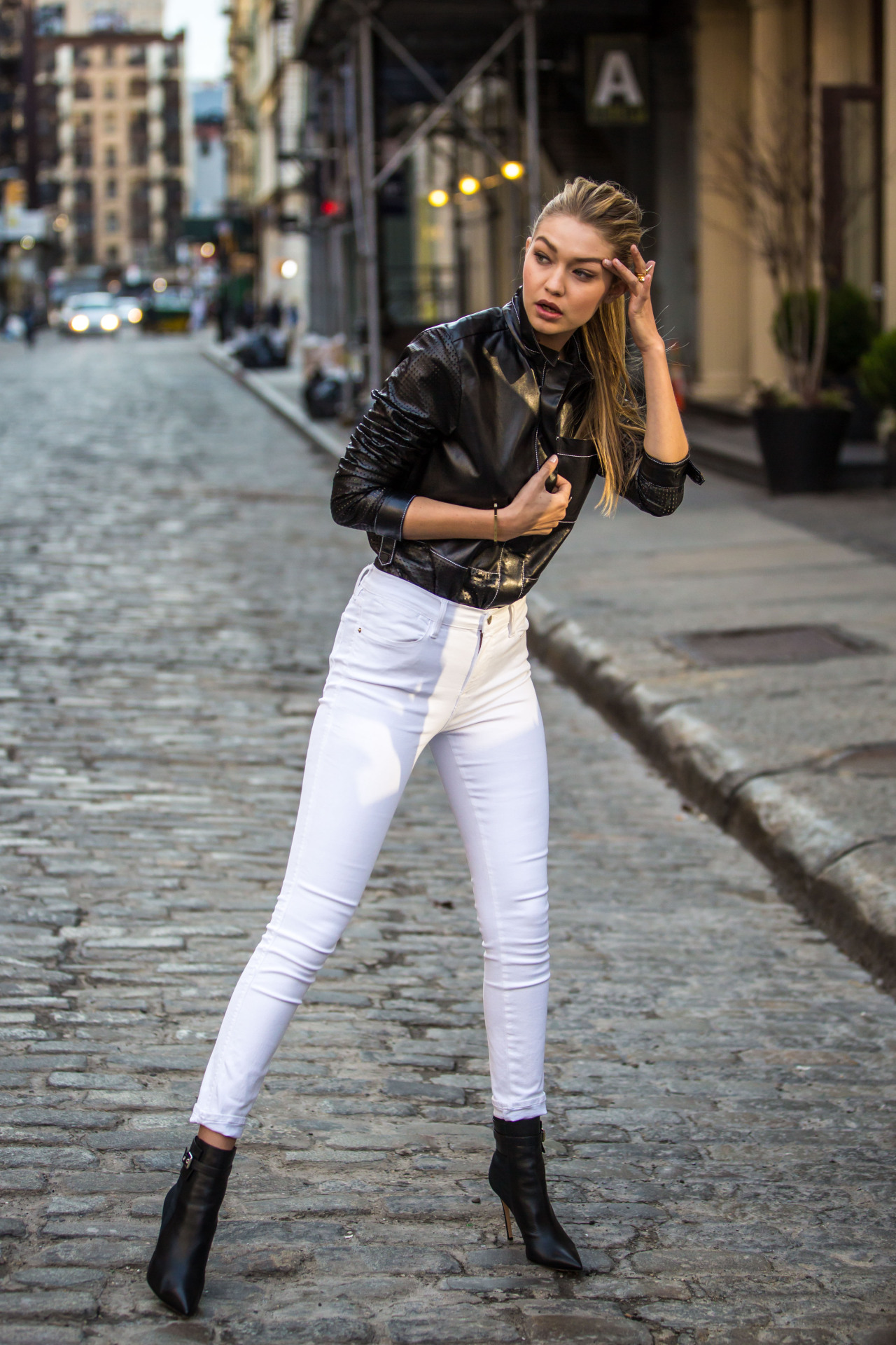 delrussos:  rubisqe:  Gigi  this candid looks like an editorial 