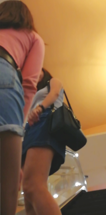 goachilleslove: malaysiangreatstuff: No matter how she avoid from get upskirt at the end can’t