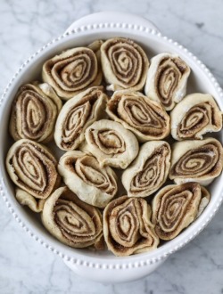 sweetoothgirl:  EASY ONE HOUR EGGNOG CINNAMON ROLLS.