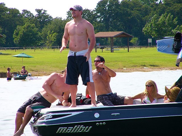 mysportyboy2:  jason witten shirtless and bulge Follow the Hottest sportsmen…. http://mysportyboy2.tumblr.com/