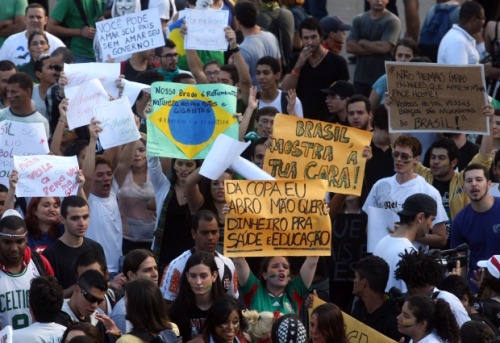 Hoje o sofrimento virou poesia