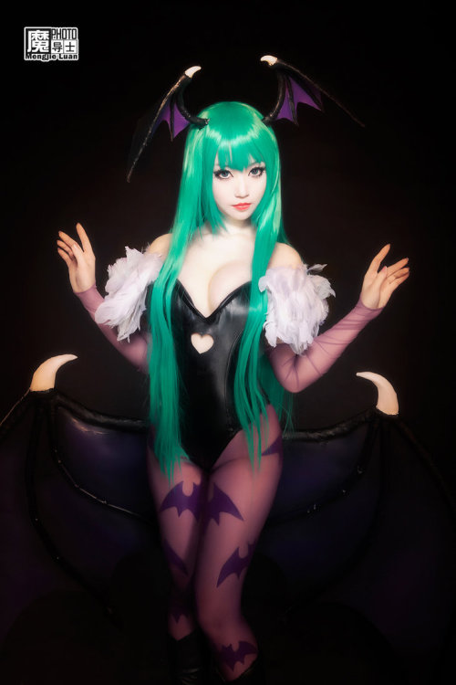 godsofcospay:  Morrigan Aensland CosplayPhotographies by Mengjie LuanCosplay by Yan 