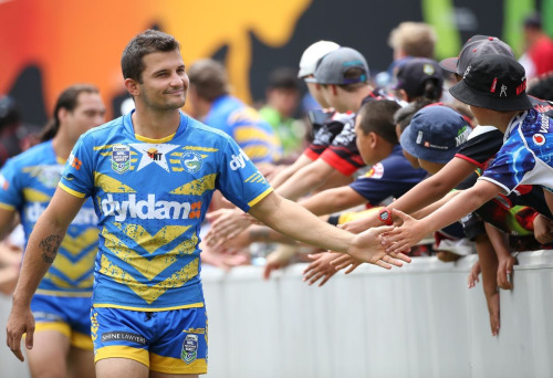 roscoe66:  Parramatta Eels at the Auckland Nines. Love their new kit.