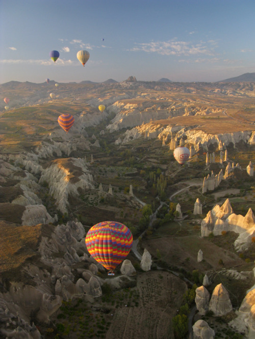 heyfiki:  Hot air balloons fly over Cappadocia, Turkey by retrotraveller on Flickr. 