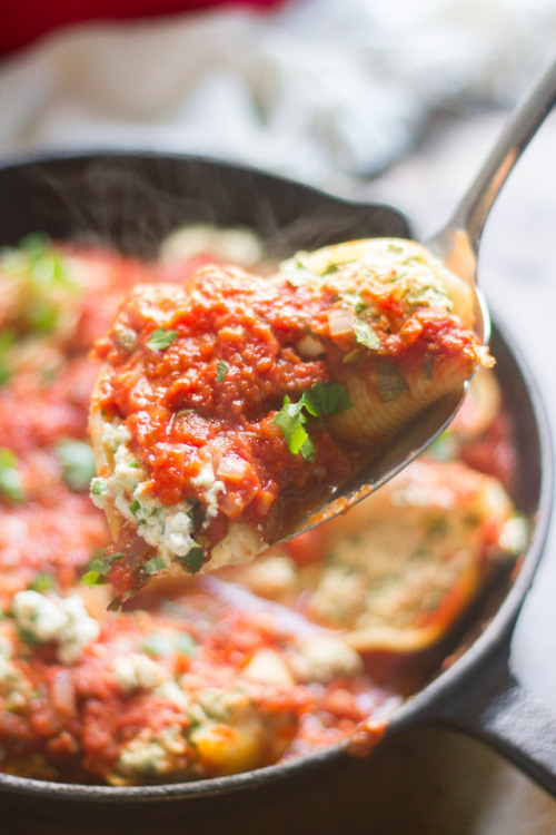 tinykitchenvegan:  Vegan Stuffed Shells Florentine