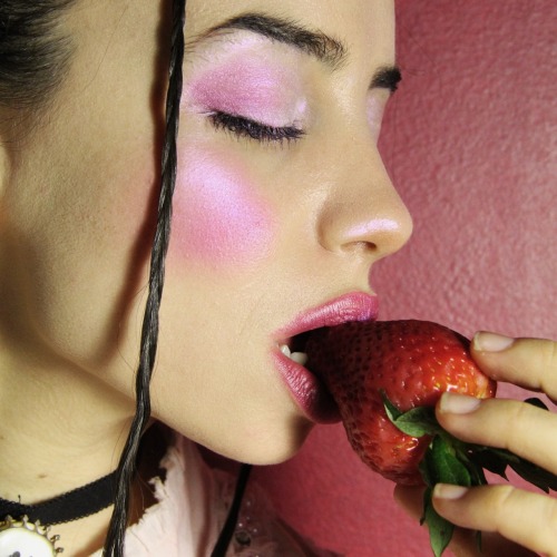 clausphotoarbeiter:  Images by Claudia Jares  Strawberry biter.