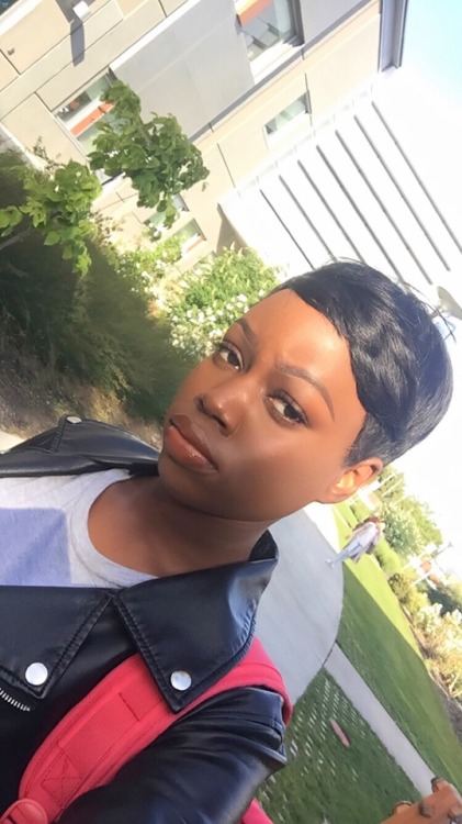 xsachibb:  The second photo is my face when people ask me if I speak African.