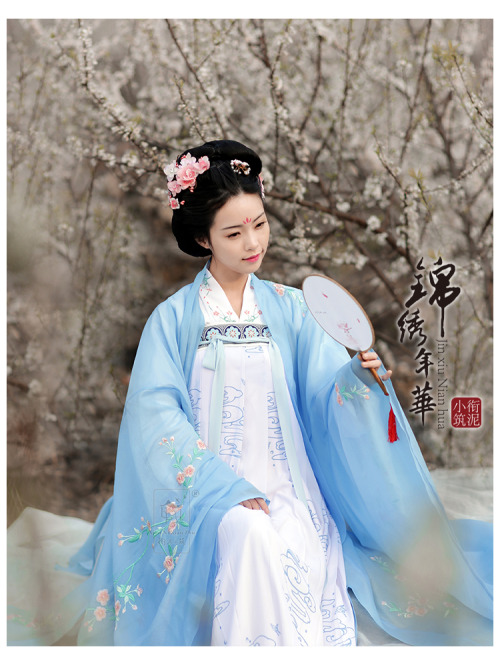 Traditional Chinese fashion in tang dynasty style by 衔泥小筑.