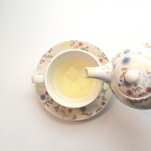 vangoghkid:green tea is so calming ☁️