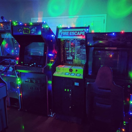 I probably play Fire Escape and Bubble Bobble most in this room#acoriginals #retro #gameroom #arcade