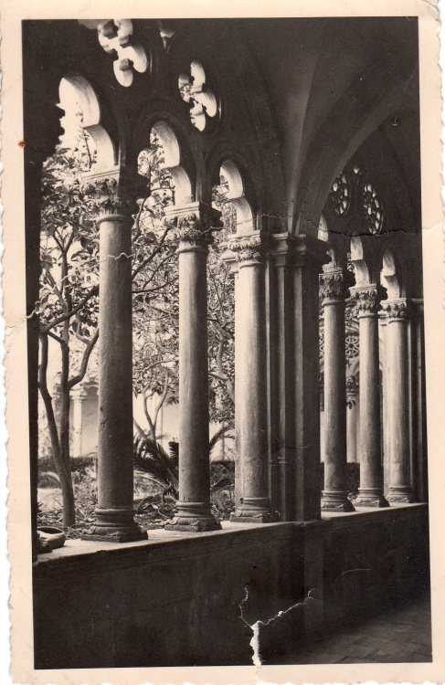 gsdgsd:Dubrovnik postcard - 1930s? This is the Franciscan monastery.