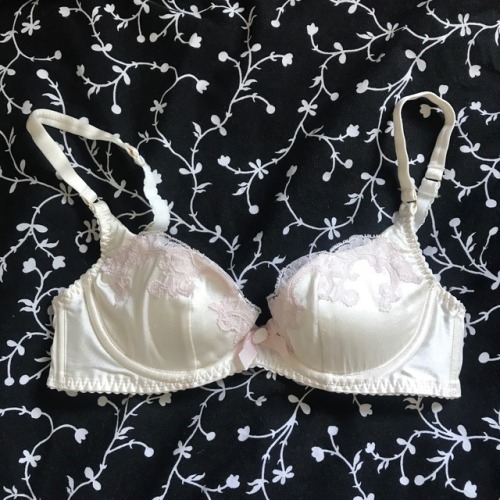 Lingerie Sale : B-Cups / All brand new / DM if interested / Payment by Paypal :1/ Olga by Princesse 