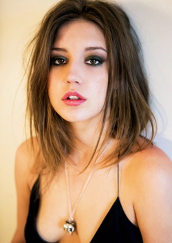 subtleelevation:  Adele Exarchopoulos will