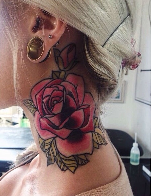 Imagen vía We Heart It https://weheartit.com/entry/141031112 #inked #Plugs #rose
