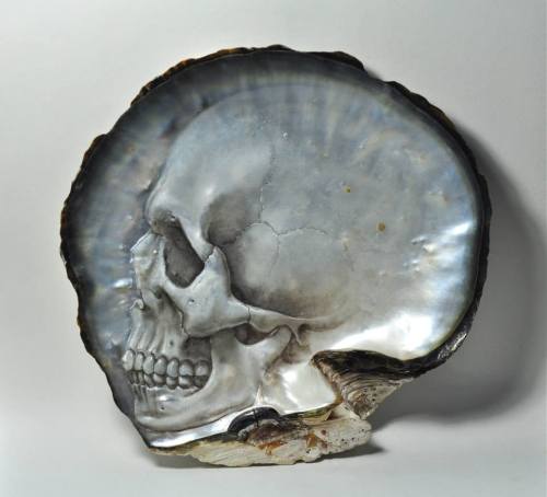 thefabulousweirdtrotters:  Memento by Gregory Halili