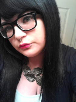 bunnymeat:  Leaf necklace &lt;3 