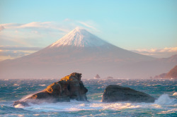 emo-fxckboy:  lizzie-the-potato:  sixpenceee:  Mount Fuji as seen from the sea (Source)   *Did you know* that the Americans actually had a plan to paint Mount Fuji red, but didn’t due to the amount of paint that would have to be used.  Is no one gonna