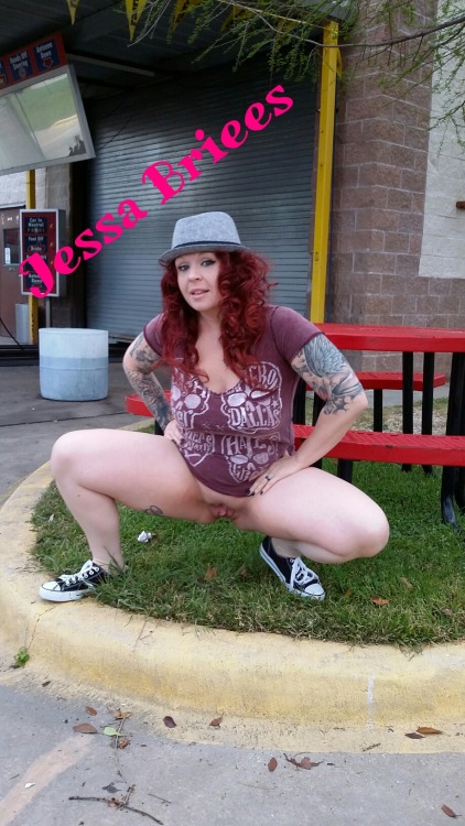 ladyjhotfun: www.connectpal.com/redhotfunCome play with this plump pinky pussy.. give it kisses MU