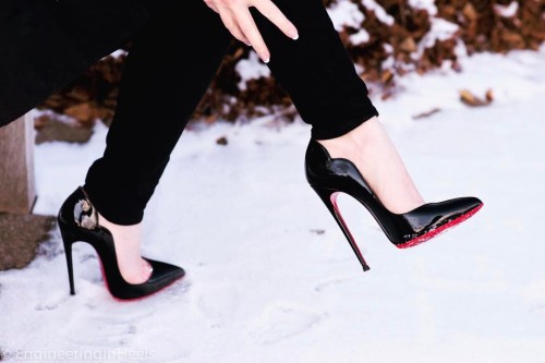 engineeringinheels:A dusting of snow can’t stop these ! #130mm #hotchicks #highheels #louboutinworld