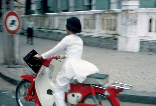 old-vietnam:Saigon, 1967, Góc Nguyễn Du - Tự Do. Photo by HG Waite [x]