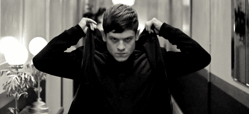 Where Is This Gif Of Elliot From Mr Robot  Putting On His Hoodie?