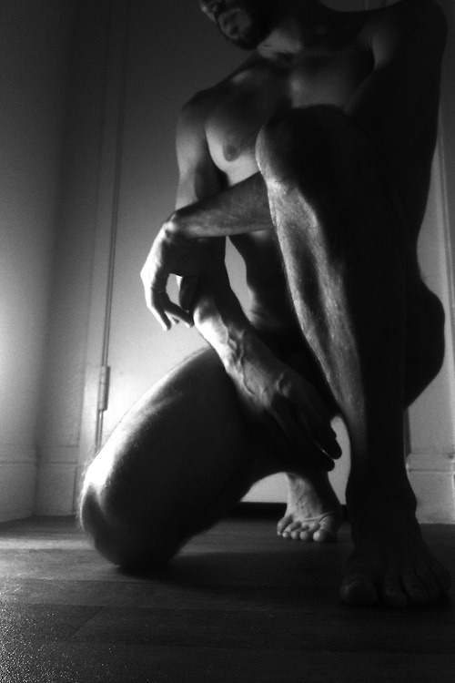 asleepylioness:   Happy Wednesday, Lioness! New place with new lighting. Single hall