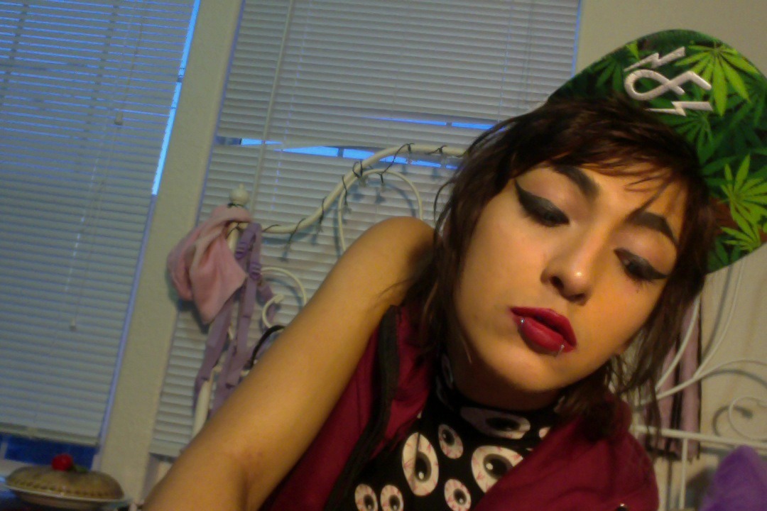 meatpixie:  being silly and tryna how Marilyn Manson-esque I can be while maintaining