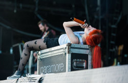 vansgirls:  Hayley Williams from Paramore rocking the Sk8-Hi Platform during Soundwave in Brisbane, Australia over the weekend. Stumbled across this photo this morning by Mino Peric on Everguide.  After flipping through all the photos over on their