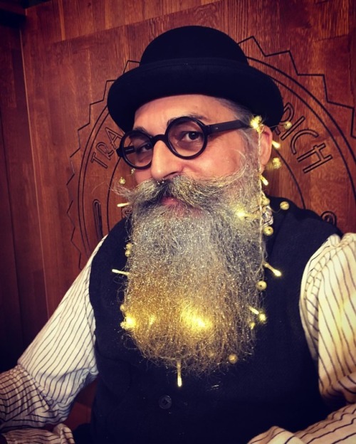 a glamorous beard - styling by Eddine Belaid of Barbershop Zürich @eddinebelaid#geroldbrenner #beard