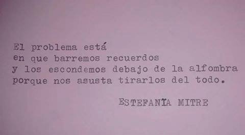 somospandaspordentroyporfuera:  Esto es tan cierto…-Una chica invisible. 
