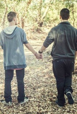 alexandrayurieva:  Walking &amp; holding hands with bf 