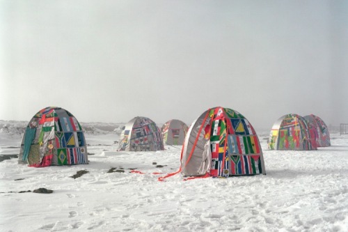 Lucy Orca: Antarctic Village, No Borders, Métisse Flag From February to March 2007, travellin